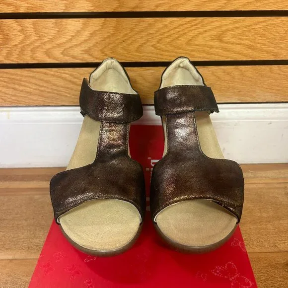 Alegria Riki - Picture 2 of 2